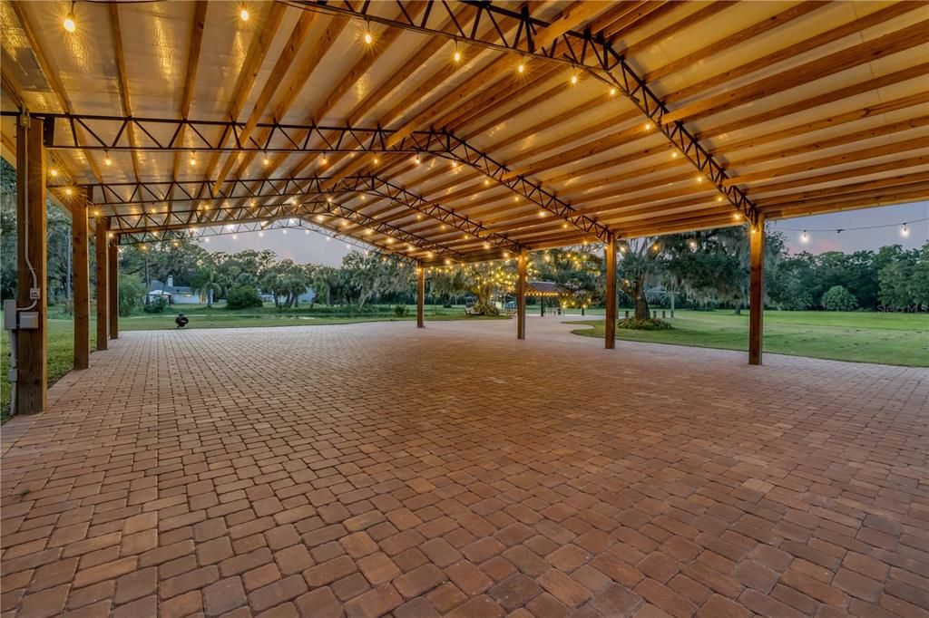 En Venta: $1,390,000 (4 camas, 3 baños, 2550 Pies cuadrados)