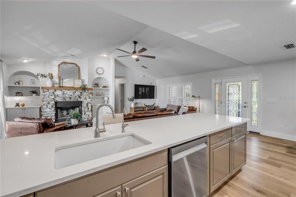 En Venta: $1,390,000 (4 camas, 3 baños, 2550 Pies cuadrados)