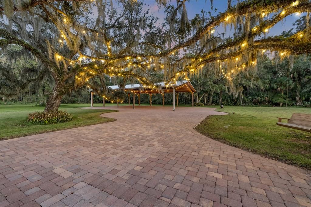 En Venta: $1,390,000 (4 camas, 3 baños, 2550 Pies cuadrados)