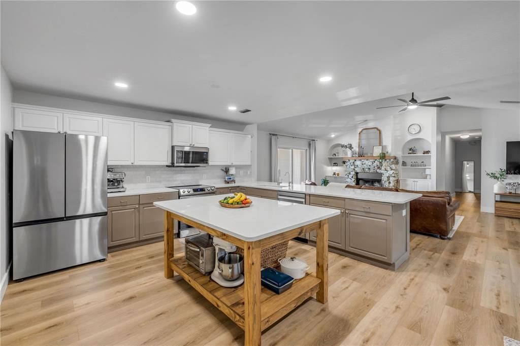 En Venta: $1,390,000 (4 camas, 3 baños, 2550 Pies cuadrados)