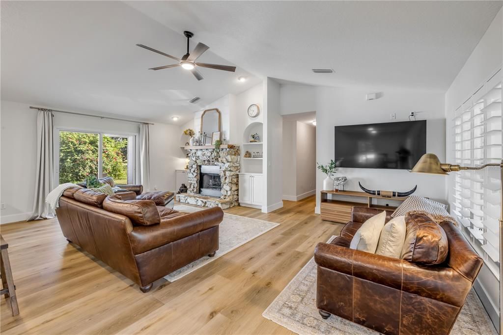 En Venta: $1,390,000 (4 camas, 3 baños, 2550 Pies cuadrados)