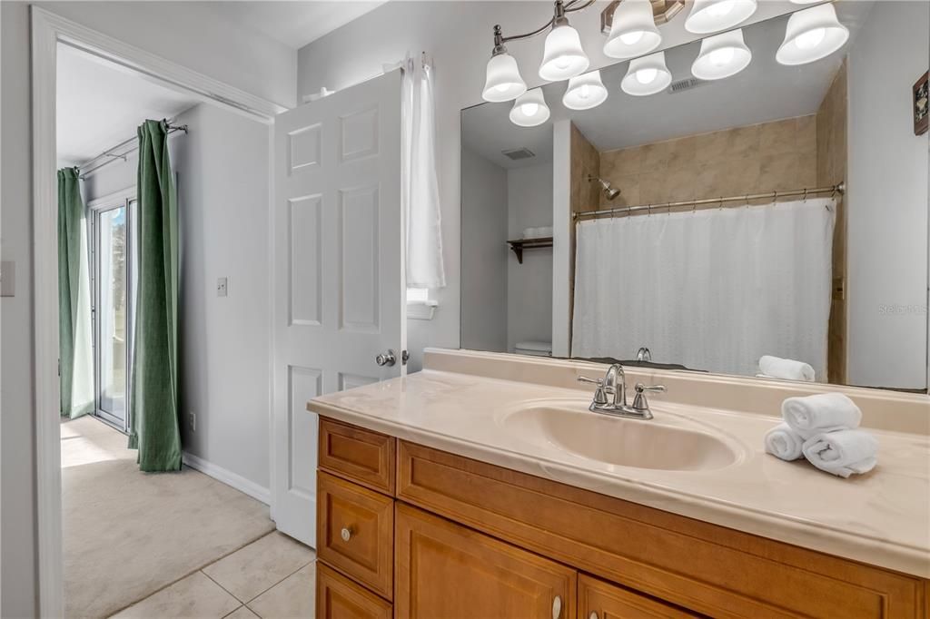 En Venta: $1,390,000 (4 camas, 3 baños, 2550 Pies cuadrados)