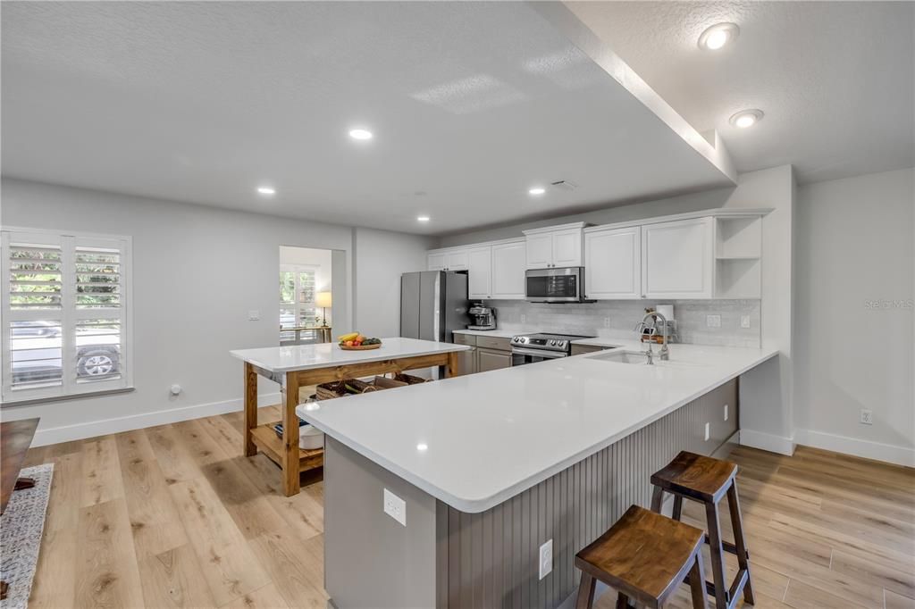 En Venta: $1,390,000 (4 camas, 3 baños, 2550 Pies cuadrados)