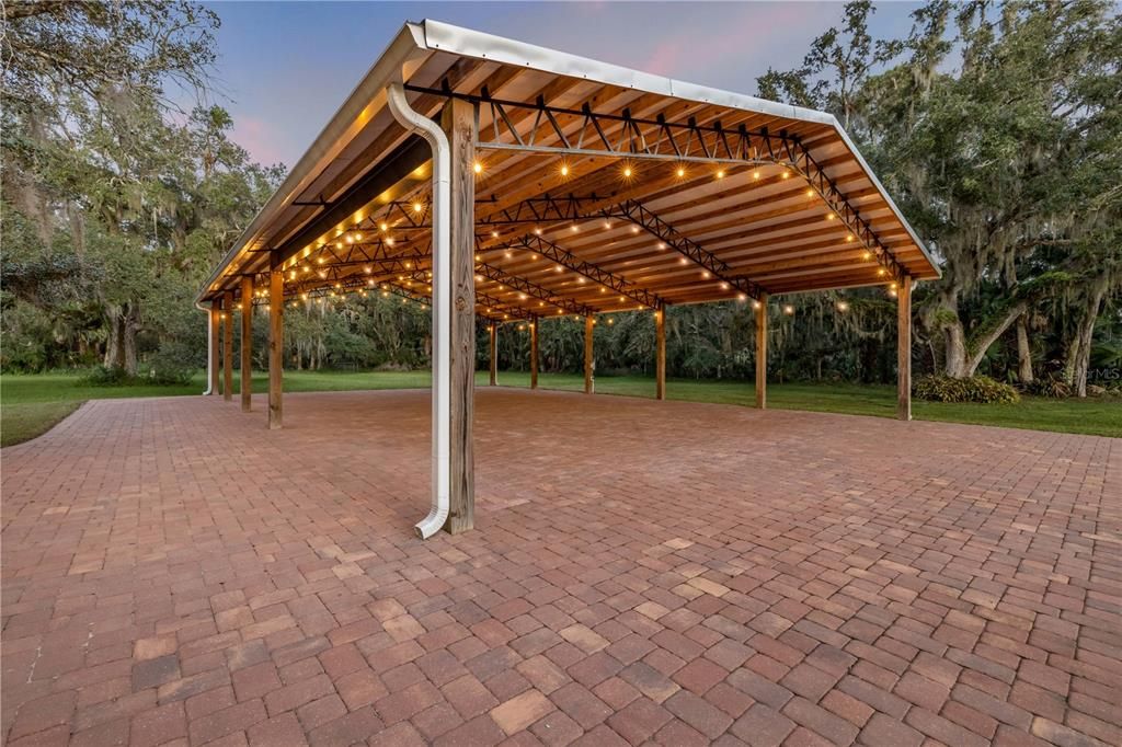 En Venta: $1,390,000 (4 camas, 3 baños, 2550 Pies cuadrados)