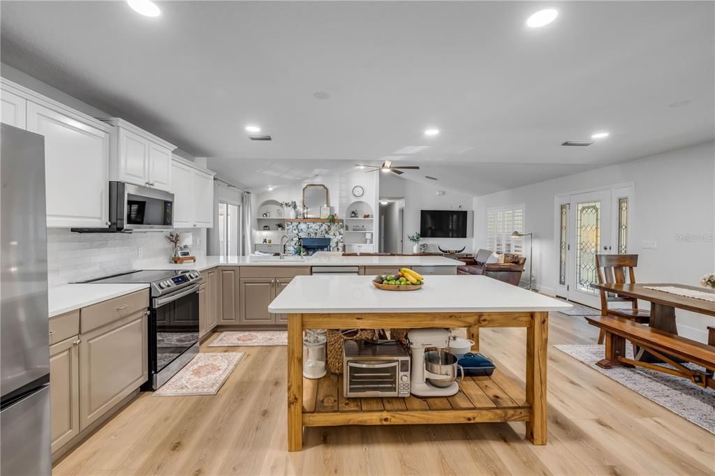 En Venta: $1,390,000 (4 camas, 3 baños, 2550 Pies cuadrados)