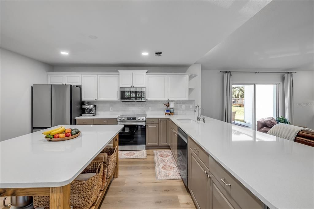 En Venta: $1,390,000 (4 camas, 3 baños, 2550 Pies cuadrados)