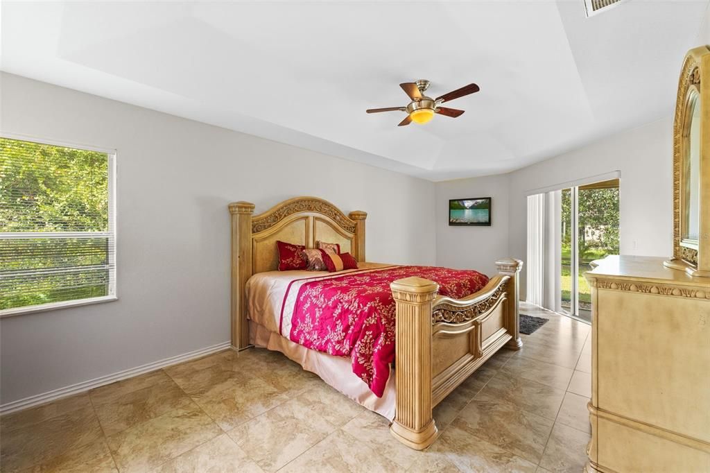 合同活跃: $304,900 (3 贝兹, 2 浴室, 2234 平方英尺)