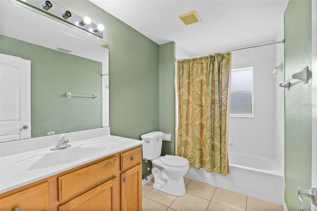 合同活跃: $304,900 (3 贝兹, 2 浴室, 2234 平方英尺)