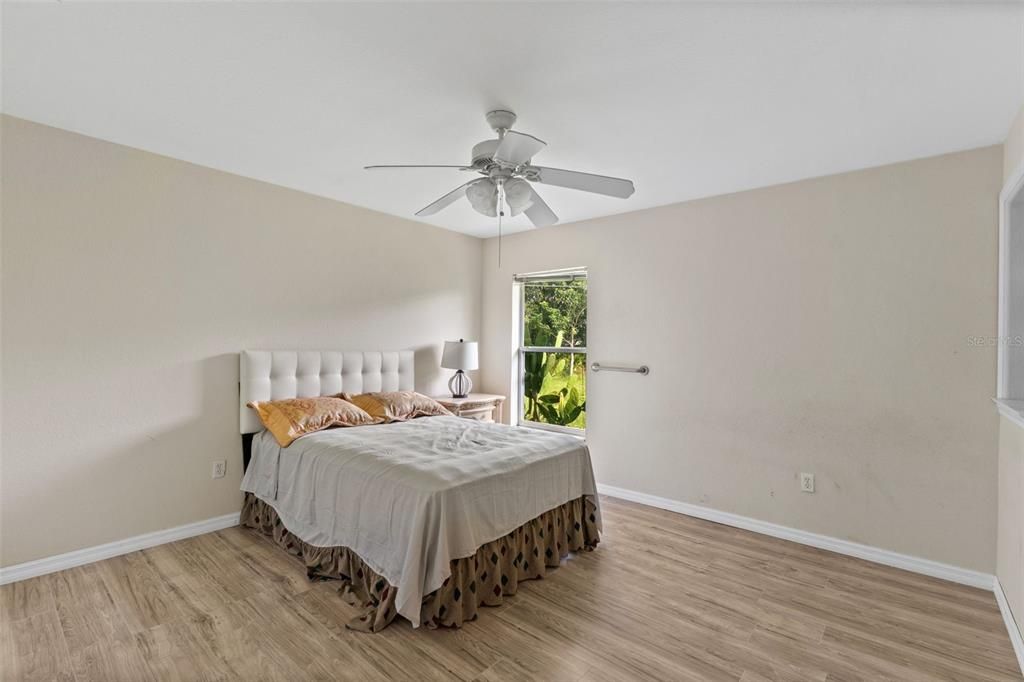 合同活跃: $304,900 (3 贝兹, 2 浴室, 2234 平方英尺)