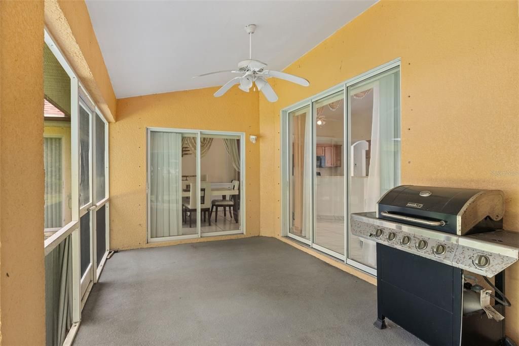 合同活跃: $304,900 (3 贝兹, 2 浴室, 2234 平方英尺)