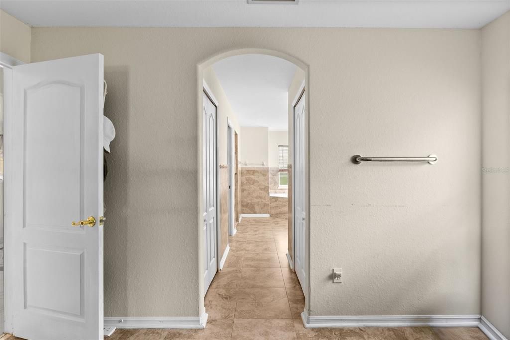 合同活跃: $304,900 (3 贝兹, 2 浴室, 2234 平方英尺)