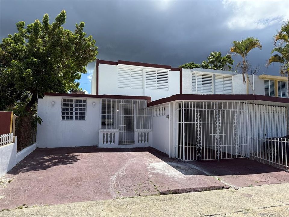 合同活跃: $165,000 (3 贝兹, 2 浴室, 1100 平方英尺)