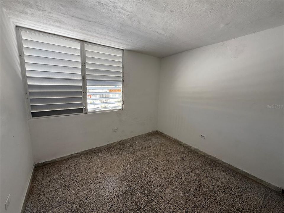 合同活跃: $165,000 (3 贝兹, 2 浴室, 1100 平方英尺)