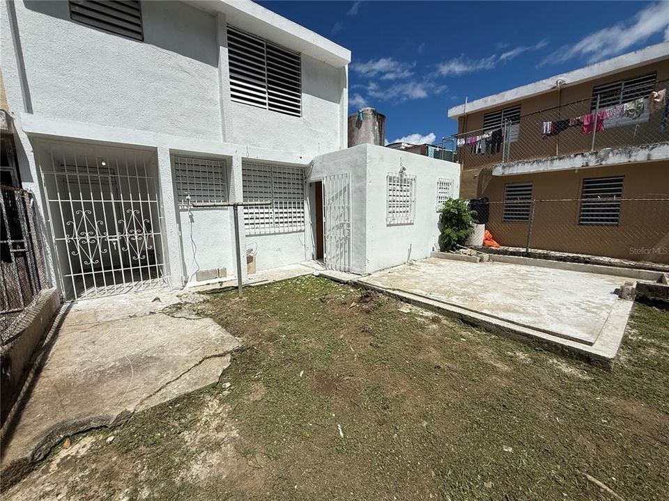 合同活跃: $165,000 (3 贝兹, 2 浴室, 1100 平方英尺)