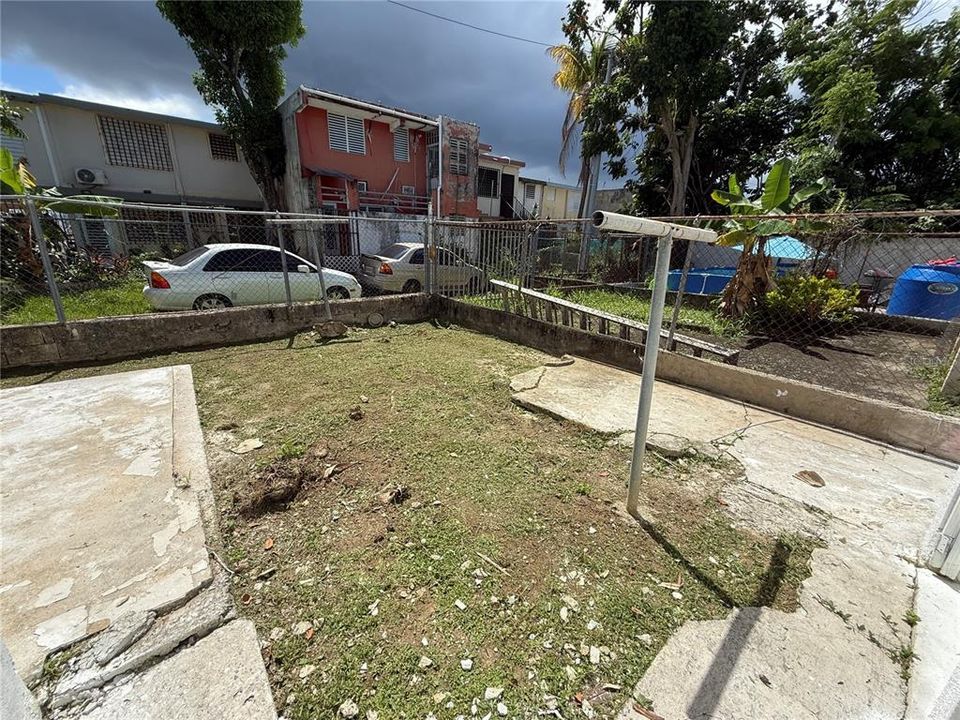 合同活跃: $165,000 (3 贝兹, 2 浴室, 1100 平方英尺)