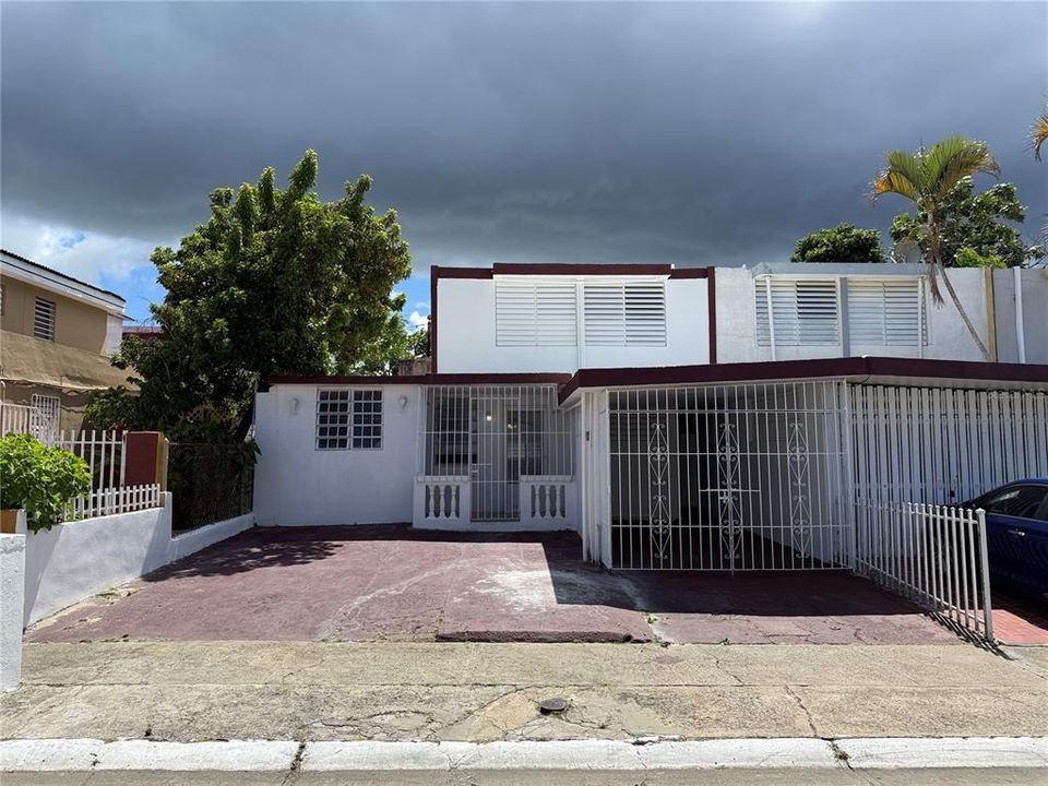 合同活跃: $165,000 (3 贝兹, 2 浴室, 1100 平方英尺)