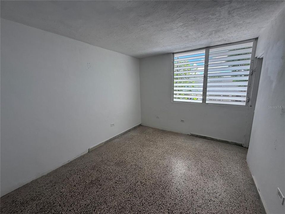 合同活跃: $165,000 (3 贝兹, 2 浴室, 1100 平方英尺)