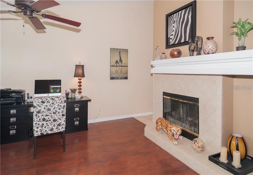 合同活跃: $449,000 (3 贝兹, 2 浴室, 2200 平方英尺)