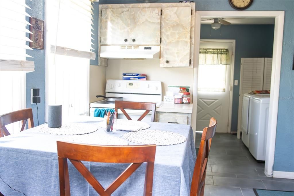 En Venta: $285,000 (2 camas, 1 baños, 702 Pies cuadrados)