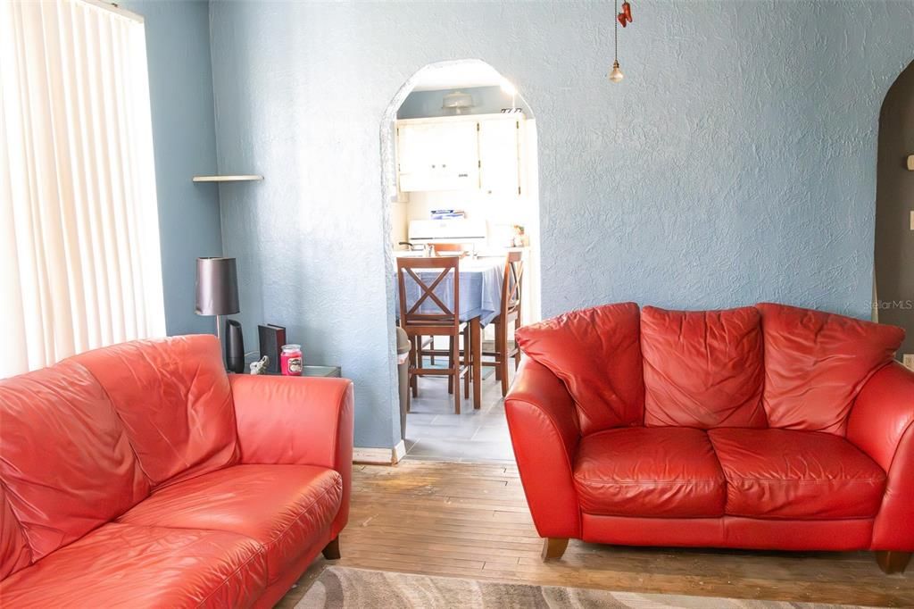 En Venta: $285,000 (2 camas, 1 baños, 702 Pies cuadrados)