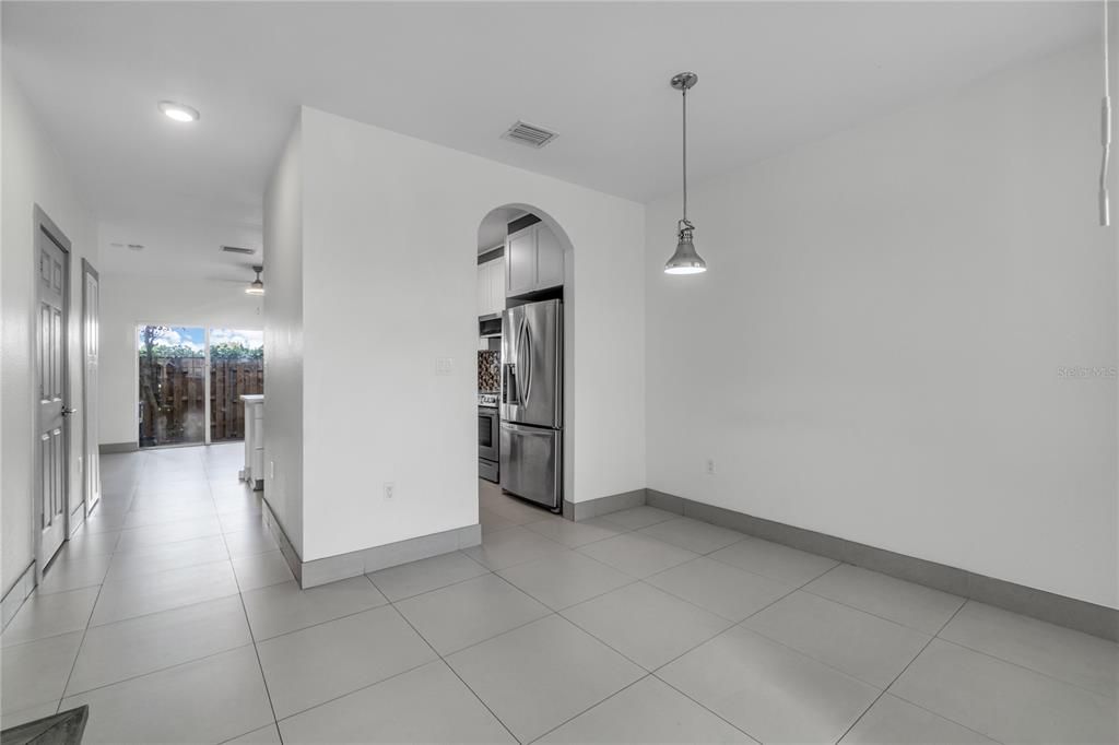 На продажу: $309,000 (3 спален, 2 ванн, 1169 Квадратных фут)