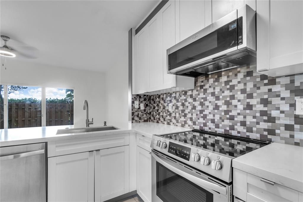 На продажу: $309,000 (3 спален, 2 ванн, 1169 Квадратных фут)