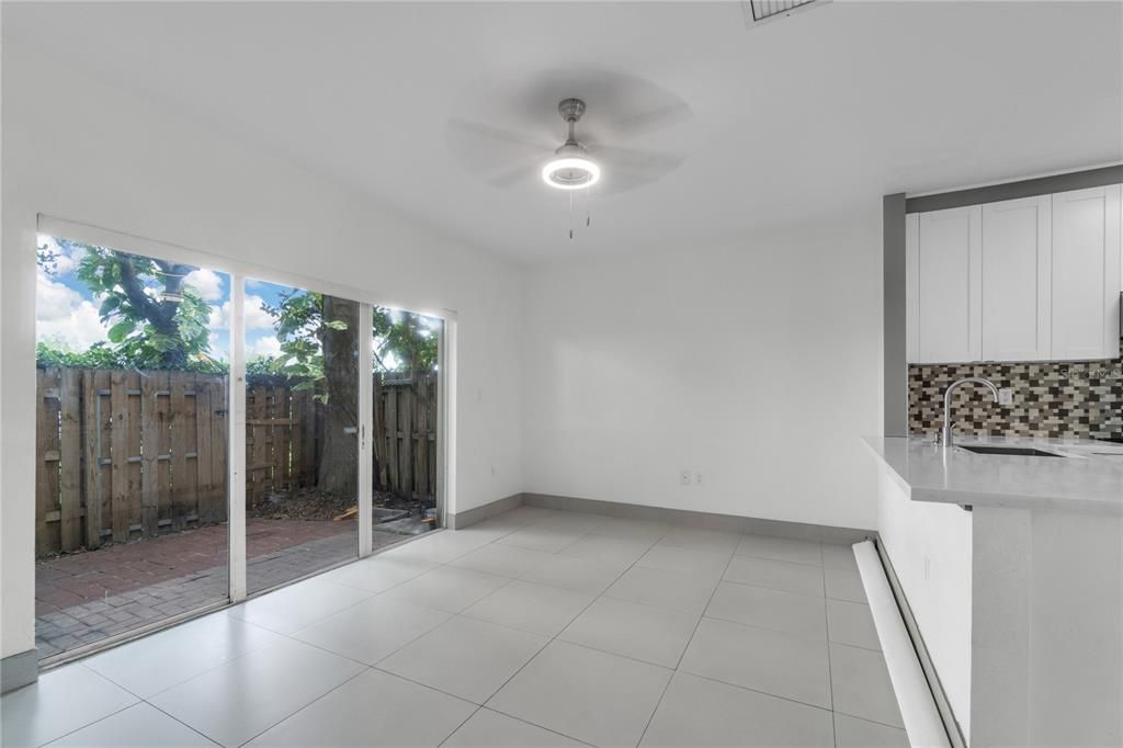 На продажу: $309,000 (3 спален, 2 ванн, 1169 Квадратных фут)