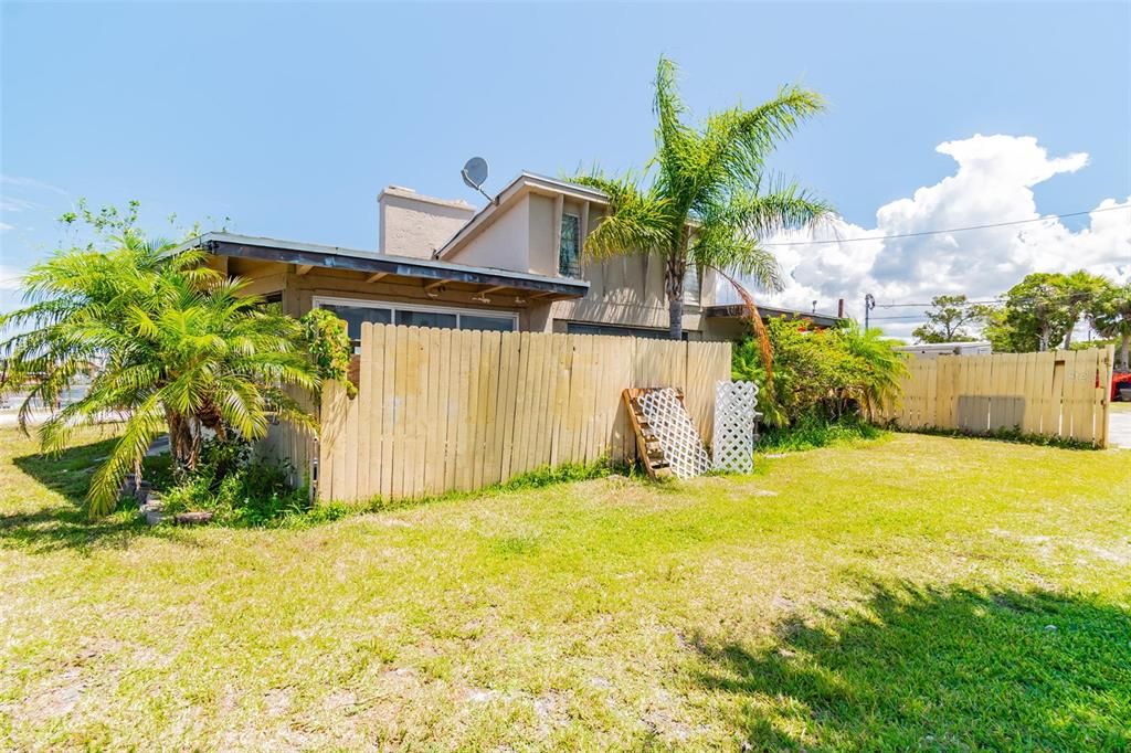 En Venta: $4,000,000 (1.23 acres)