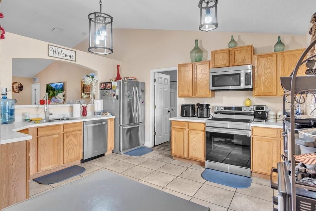 For Sale: $299,900 (3 beds, 2 baths, 1380 Square Feet)