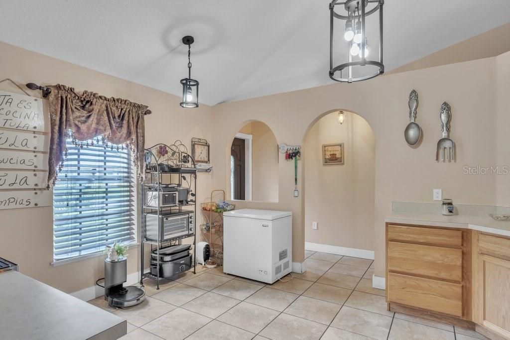 For Sale: $299,900 (3 beds, 2 baths, 1380 Square Feet)