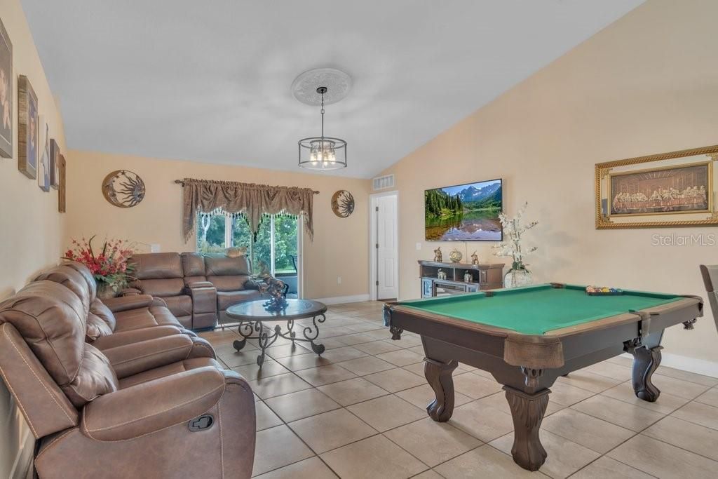 For Sale: $299,900 (3 beds, 2 baths, 1380 Square Feet)