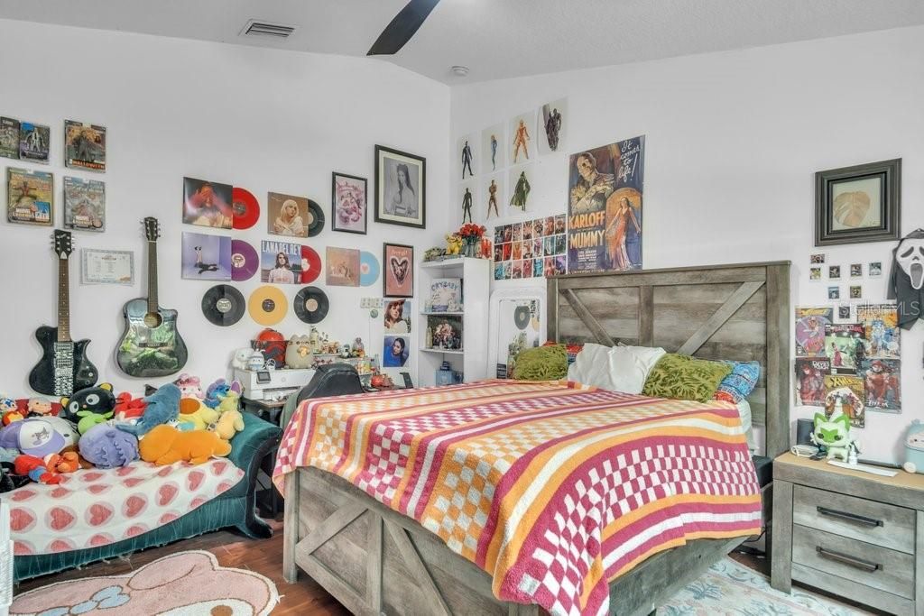 For Sale: $299,900 (3 beds, 2 baths, 1380 Square Feet)