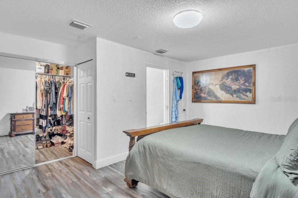 For Sale: $299,900 (3 beds, 2 baths, 1380 Square Feet)