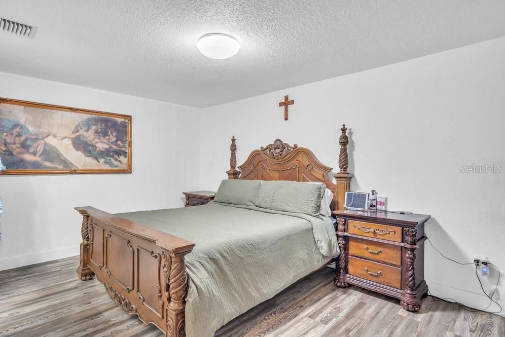 For Sale: $299,900 (3 beds, 2 baths, 1380 Square Feet)