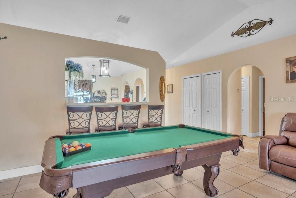 For Sale: $299,900 (3 beds, 2 baths, 1380 Square Feet)