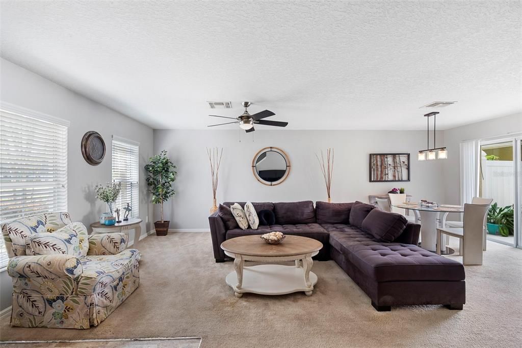 Active With Contract: $350,000 (3 beds, 2 baths, 1671 Square Feet)