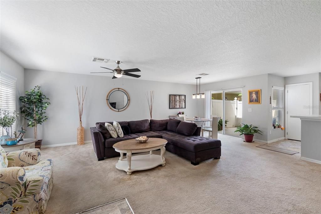 Active With Contract: $350,000 (3 beds, 2 baths, 1671 Square Feet)