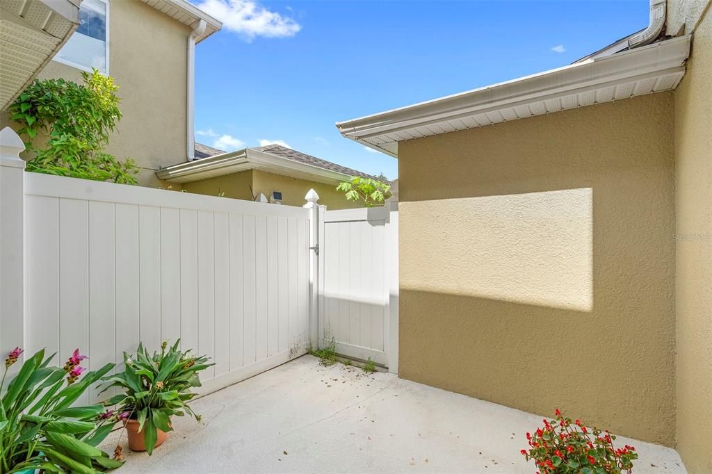 Active With Contract: $350,000 (3 beds, 2 baths, 1671 Square Feet)