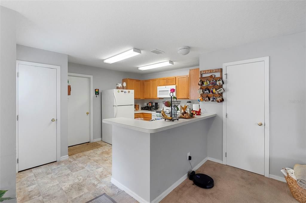 Active With Contract: $350,000 (3 beds, 2 baths, 1671 Square Feet)