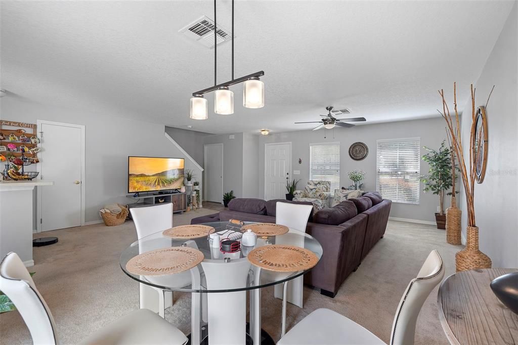 Active With Contract: $350,000 (3 beds, 2 baths, 1671 Square Feet)