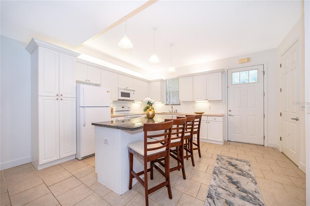 合同活跃: $269,900 (3 贝兹, 2 浴室, 1512 平方英尺)