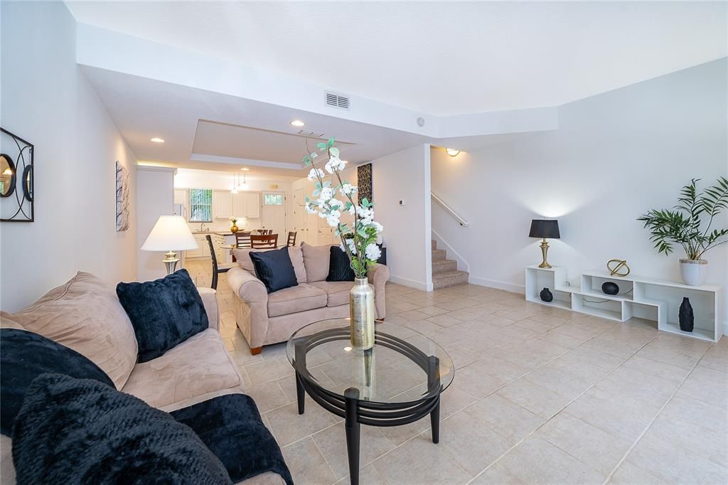 合同活跃: $269,900 (3 贝兹, 2 浴室, 1512 平方英尺)