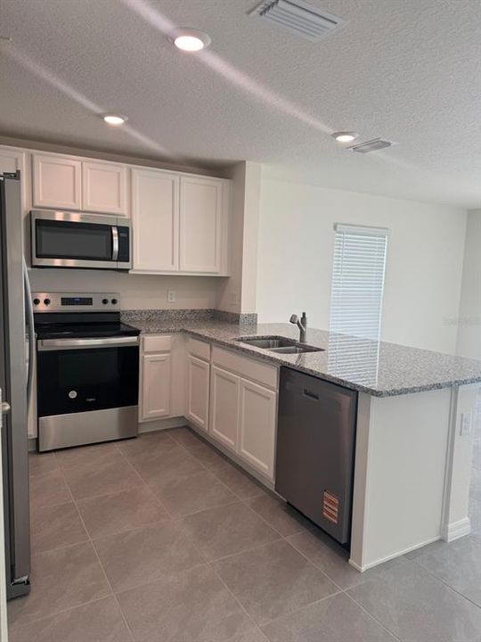 出租: $2,200 (3 贝兹, 2 浴室, 1463 平方英尺)