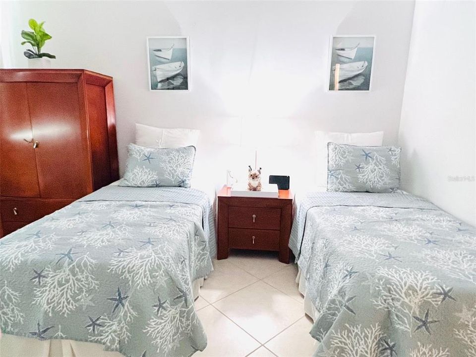 For Sale: $635,000 (3 beds, 3 baths, 2127.9 Square Feet)