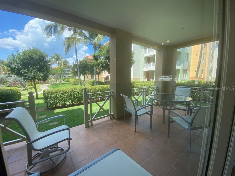 For Sale: $635,000 (3 beds, 3 baths, 2127.9 Square Feet)