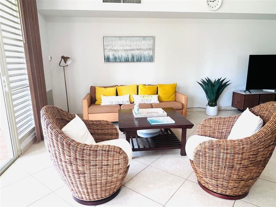 For Sale: $635,000 (3 beds, 3 baths, 2127.9 Square Feet)