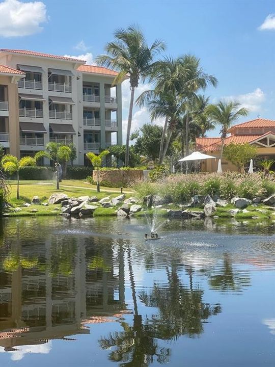 For Sale: $635,000 (3 beds, 3 baths, 2127.9 Square Feet)