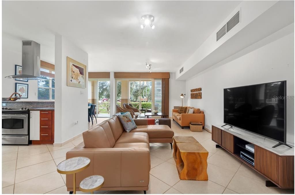 For Sale: $635,000 (3 beds, 3 baths, 2127.9 Square Feet)