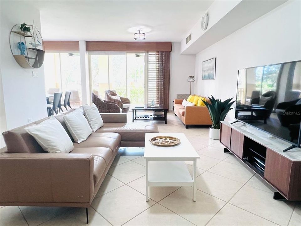 For Sale: $635,000 (3 beds, 3 baths, 2127.9 Square Feet)