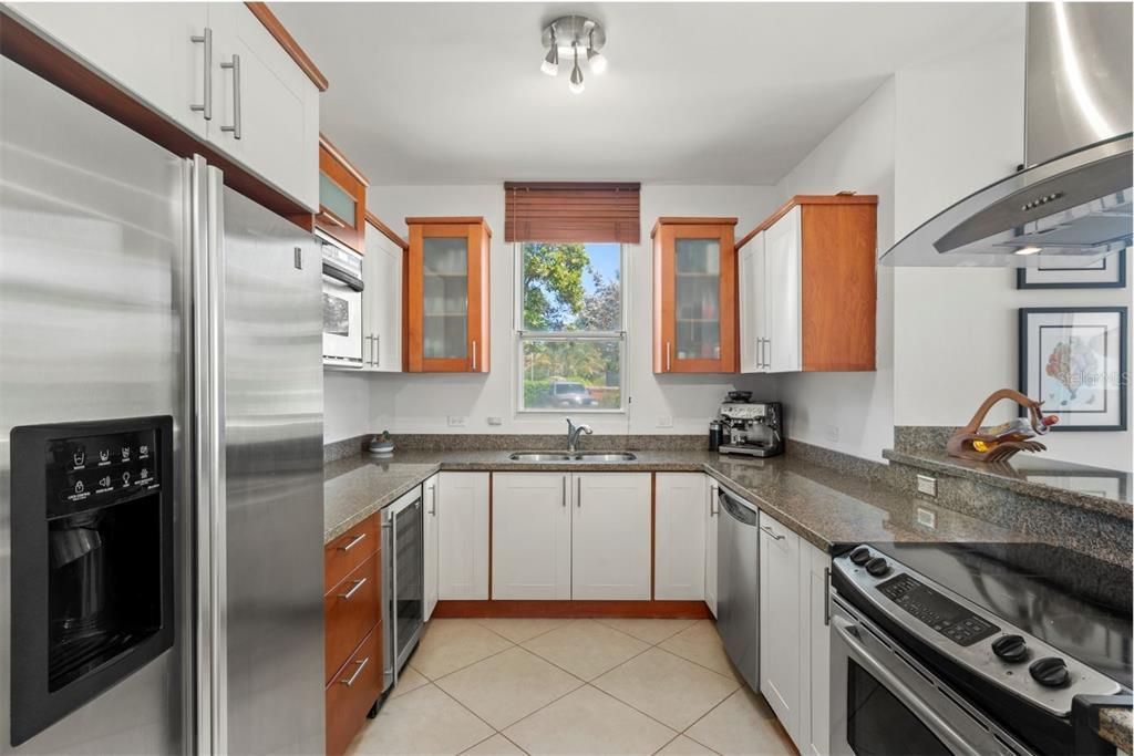 For Sale: $635,000 (3 beds, 3 baths, 2127.9 Square Feet)